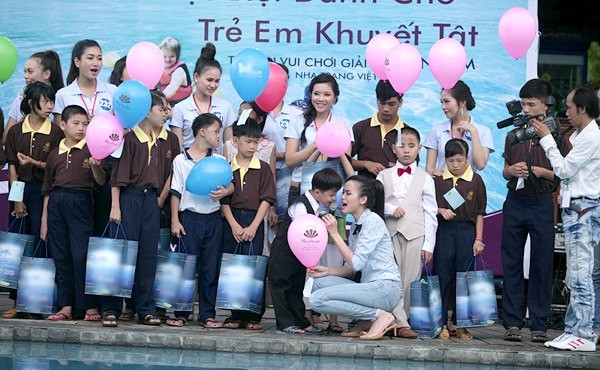 Zahlreiche Hilfsaktionen für Menschen mit Behinderung und Agent-Orange-Opfer Vietnams - ảnh 1